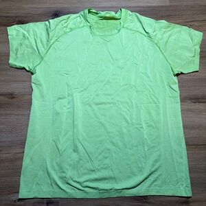 Lululemon Shirt Men's XXL Light Lime Green Metal Vent Tech SS Short Sleeve Gym